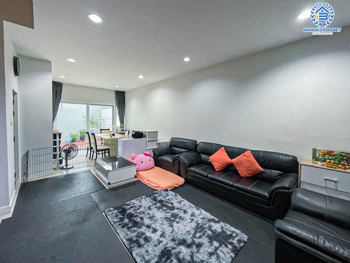 *****ทาวน์โฮมมือสองกรุงเทพมหานคร โครงการสเปซ ลาดพร้าว 80 เนื้อที่กว้างขวาง 24.7 ตร.ว. ฟังก์ชัน 3 ห้องนอน 4 ห้องน้ำ 2 ที่จอดรถ ตอบโจทย์ครอบครัวยุคใหม่ บนทำเลเชื่อมต่อถนนลาดพร้าว ใกล้ทางด่วน "รามอินทรา-อาจณรงค์" ในราคาคุ้มต่อการลงทุน!