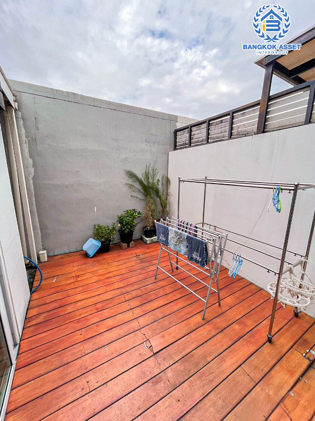 *****ทาวน์โฮมมือสองกรุงเทพมหานคร โครงการสเปซ ลาดพร้าว 80 เนื้อที่กว้างขวาง 24.7 ตร.ว. ฟังก์ชัน 3 ห้องนอน 4 ห้องน้ำ 2 ที่จอดรถ ตอบโจทย์ครอบครัวยุคใหม่ บนทำเลเชื่อมต่อถนนลาดพร้าว ใกล้ทางด่วน "รามอินทรา-อาจณรงค์" ในราคาคุ้มต่อการลงทุน!