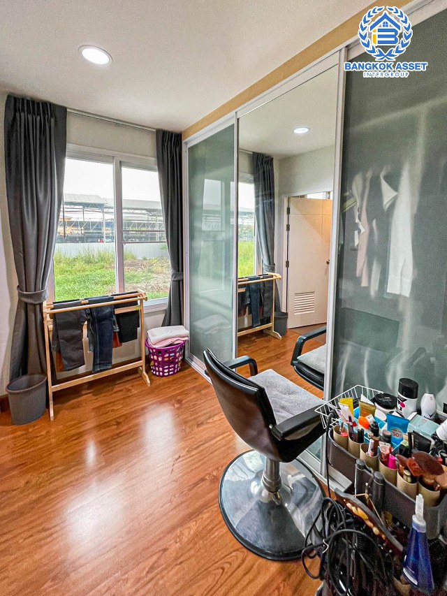 *****ทาวน์โฮมมือสองกรุงเทพมหานคร โครงการสเปซ ลาดพร้าว 80 เนื้อที่กว้างขวาง 24.7 ตร.ว. ฟังก์ชัน 3 ห้องนอน 4 ห้องน้ำ 2 ที่จอดรถ ตอบโจทย์ครอบครัวยุคใหม่ บนทำเลเชื่อมต่อถนนลาดพร้าว ใกล้ทางด่วน "รามอินทรา-อาจณรงค์" ในราคาคุ้มต่อการลงทุน!