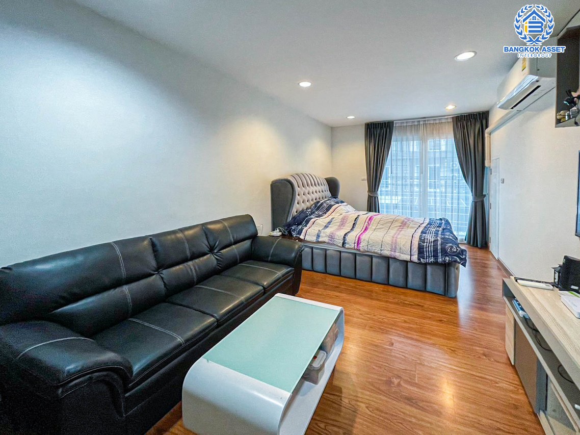 *****ทาวน์โฮมมือสองกรุงเทพมหานคร โครงการสเปซ ลาดพร้าว 80 เนื้อที่กว้างขวาง 24.7 ตร.ว. ฟังก์ชัน 3 ห้องนอน 4 ห้องน้ำ 2 ที่จอดรถ ตอบโจทย์ครอบครัวยุคใหม่ บนทำเลเชื่อมต่อถนนลาดพร้าว ใกล้ทางด่วน "รามอินทรา-อาจณรงค์" ในราคาคุ้มต่อการลงทุน!