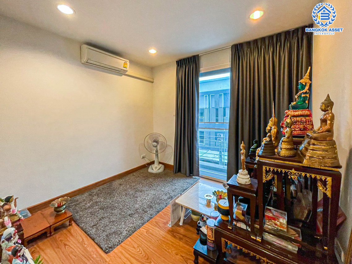 *****ทาวน์โฮมมือสองกรุงเทพมหานคร โครงการสเปซ ลาดพร้าว 80 เนื้อที่กว้างขวาง 24.7 ตร.ว. ฟังก์ชัน 3 ห้องนอน 4 ห้องน้ำ 2 ที่จอดรถ ตอบโจทย์ครอบครัวยุคใหม่ บนทำเลเชื่อมต่อถนนลาดพร้าว ใกล้ทางด่วน "รามอินทรา-อาจณรงค์" ในราคาคุ้มต่อการลงทุน!