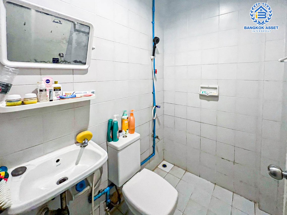 *****ทาวน์เฮ้าส์มือสองกรุงเทพฯ หมู่บ้าน มารวย พหลโยธิน เนื้อที่ 18 ตร.ว. ฟังก์ชัน 2 ห้องนอน 2 ห้องน้ำ 1 ที่จอดรถ แถมฟรี! 1 เครื่องปรับอากาศ บนทำเลแห่งการเดินทาง ใกล้รถไฟฟ้าสายสีเขียว "สถานีแยก คปอ." และทางด่วน วงแหวนรอบนอกกาญจนาภิเษก สู่ บางนาดาวคะนอง, มอเตอร์เวย์บางปะอิน แจ้งวัฒนะ