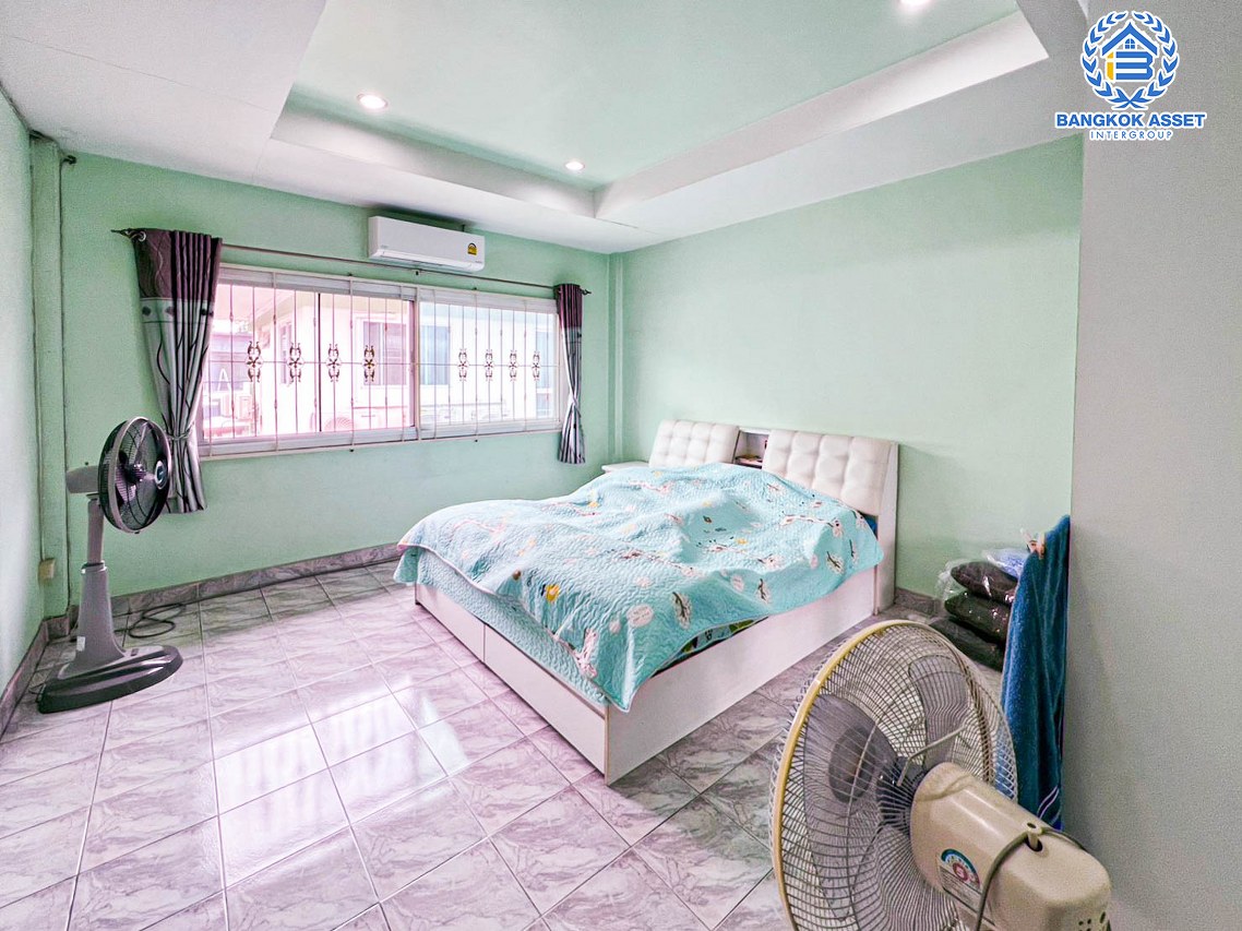 *****ทาวน์เฮ้าส์มือสองกรุงเทพฯ หมู่บ้าน มารวย พหลโยธิน เนื้อที่ 18 ตร.ว. ฟังก์ชัน 2 ห้องนอน 2 ห้องน้ำ 1 ที่จอดรถ แถมฟรี! 1 เครื่องปรับอากาศ บนทำเลแห่งการเดินทาง ใกล้รถไฟฟ้าสายสีเขียว "สถานีแยก คปอ." และทางด่วน วงแหวนรอบนอกกาญจนาภิเษก สู่ บางนาดาวคะนอง, มอเตอร์เวย์บางปะอิน แจ้งวัฒนะ