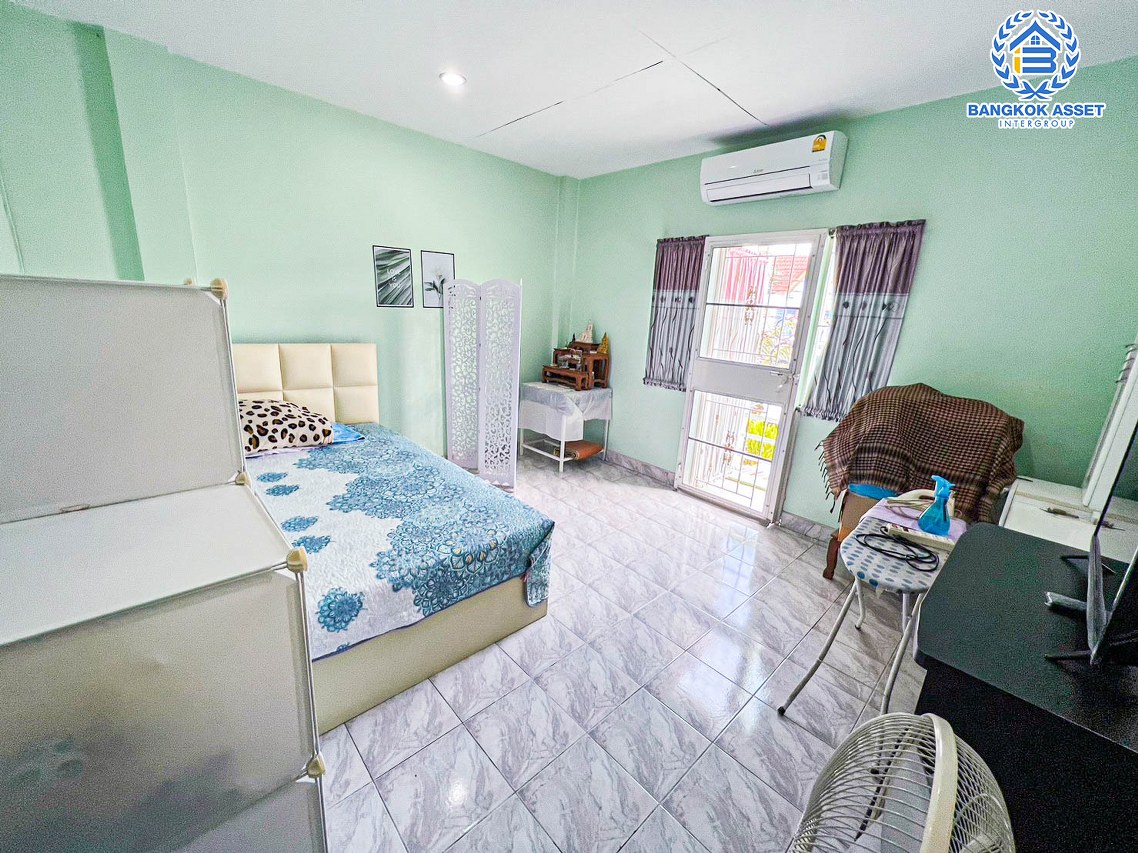 *****ทาวน์เฮ้าส์มือสองกรุงเทพฯ หมู่บ้าน มารวย พหลโยธิน เนื้อที่ 18 ตร.ว. ฟังก์ชัน 2 ห้องนอน 2 ห้องน้ำ 1 ที่จอดรถ แถมฟรี! 1 เครื่องปรับอากาศ บนทำเลแห่งการเดินทาง ใกล้รถไฟฟ้าสายสีเขียว "สถานีแยก คปอ." และทางด่วน วงแหวนรอบนอกกาญจนาภิเษก สู่ บางนาดาวคะนอง, มอเตอร์เวย์บางปะอิน แจ้งวัฒนะ