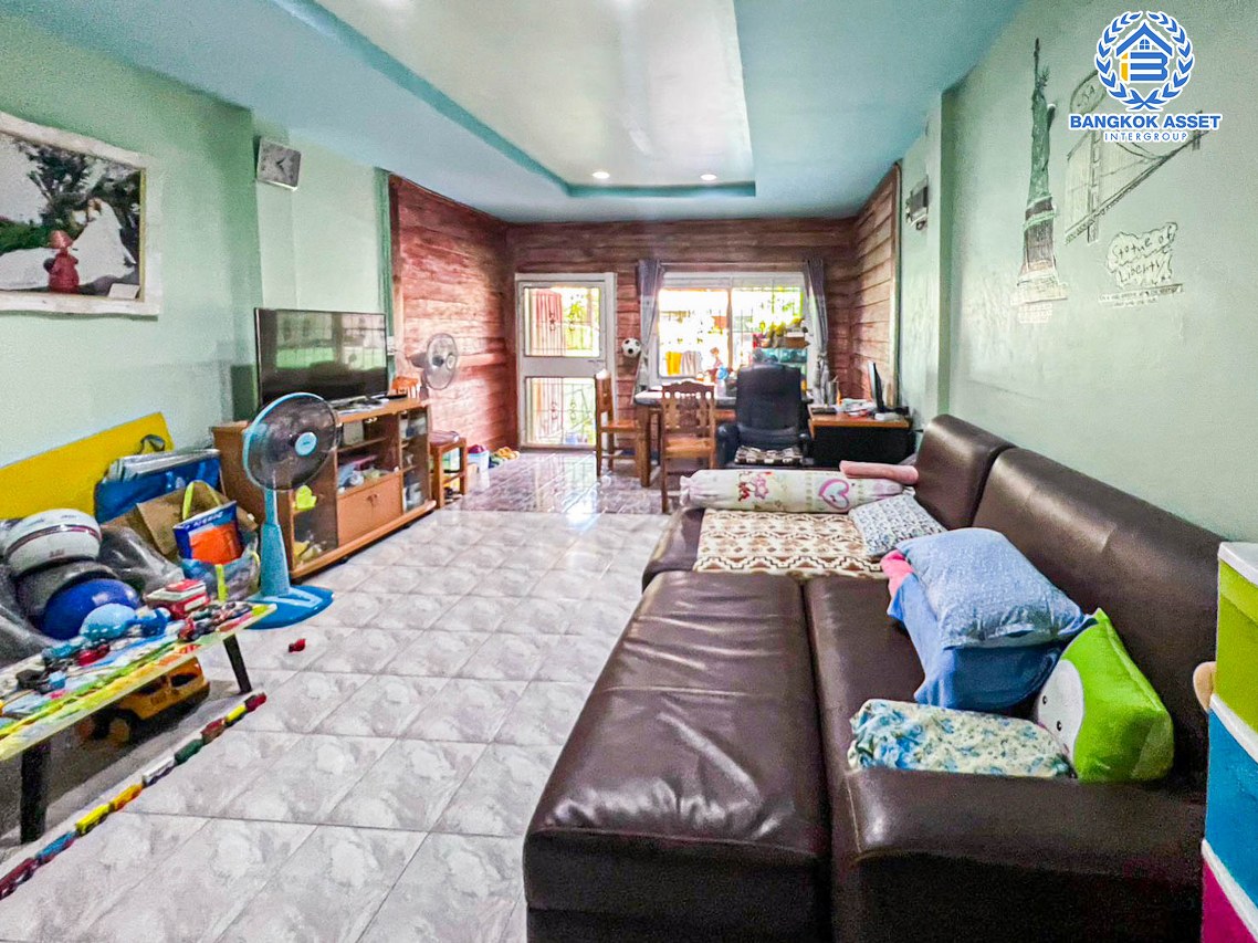 *****ทาวน์เฮ้าส์มือสองกรุงเทพฯ หมู่บ้าน มารวย พหลโยธิน เนื้อที่ 18 ตร.ว. ฟังก์ชัน 2 ห้องนอน 2 ห้องน้ำ 1 ที่จอดรถ แถมฟรี! 1 เครื่องปรับอากาศ บนทำเลแห่งการเดินทาง ใกล้รถไฟฟ้าสายสีเขียว "สถานีแยก คปอ." และทางด่วน วงแหวนรอบนอกกาญจนาภิเษก สู่ บางนาดาวคะนอง, มอเตอร์เวย์บางปะอิน แจ้งวัฒนะ