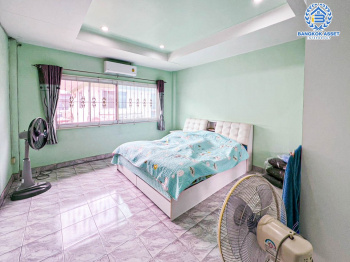 *****ทาวน์เฮ้าส์มือสองกรุงเทพฯ หมู่บ้าน มารวย พหลโยธิน เนื้อที่ 18 ตร.ว. ฟังก์ชัน 2 ห้องนอน 2 ห้องน้ำ 1 ที่จอดรถ แถมฟรี! 1 เครื่องปรับอากาศ บนทำเลแห่งการเดินทาง ใกล้รถไฟฟ้าสายสีเขียว "สถานีแยก คปอ." และทางด่วน วงแหวนรอบนอกกาญจนาภิเษก สู่ บางนาดาวคะนอง, มอเตอร์เวย์บางปะอิน แจ้งวัฒนะ