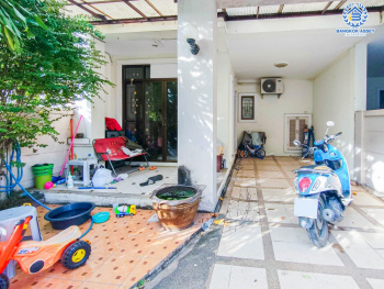 *****ทาวน์เฮ้าส์มือสอง นนทบุรี โครงการ ทิพย์พิมาน บ้านริมคลอง เนื้อที่ 22.50 ตร.ว. ฟังก์ชัน 4 ห้องนอน 2 ห้องน้ำ ที่จอดรถ 1 คัน ภายในสภาพใหม่เอี่ยม พร้อมเข้าอยู่ ตั้งบนทำเลแห่งความสะดวกสบาย เข้า-ออกได้หลากหลายเส้นทาง ใกล้รถไฟฟ้าสายสีม่วง "สถานีคลองบางไผ่" และทางด่วน "กาญจนาภิเษก" จองเลย!