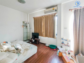 *****ทาวน์เฮ้าส์มือสอง นนทบุรี โครงการ ทิพย์พิมาน บ้านริมคลอง เนื้อที่ 22.50 ตร.ว. ฟังก์ชัน 4 ห้องนอน 2 ห้องน้ำ ที่จอดรถ 1 คัน ภายในสภาพใหม่เอี่ยม พร้อมเข้าอยู่ ตั้งบนทำเลแห่งความสะดวกสบาย เข้า-ออกได้หลากหลายเส้นทาง ใกล้รถไฟฟ้าสายสีม่วง "สถานีคลองบางไผ่" และทางด่วน "กาญจนาภิเษก" จองเลย!