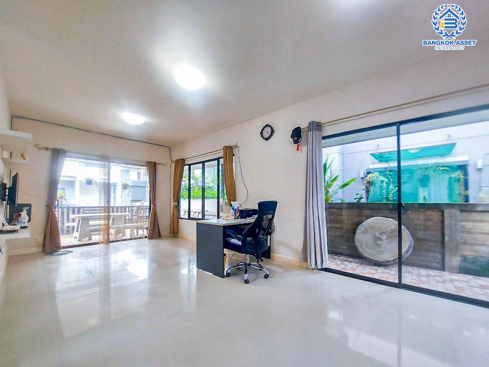 *****บ้านแฝดมือสอง โครงการ พร้อมพัฒน์ไพร์ม หทัยราษฎร์ เนื้อที่กว้าง 35 ตร.ว. ฟังก์ชัน 4 ห้องนอน 2 ห้องน้ำ 1 ที่จอดรถ ภายในสภาพดี ฟรี! แอร์ และเครื่องทำน้ำอุ่น โครงการบนทำเลดี เชื่อมต่อถนนปัญญาอินทรา ใกล้รถไฟฟ้าสายสีชมพู "สถานีรามอินทรา" ใกล้จุดขึ้นทางด่วน "จตุโชติ"