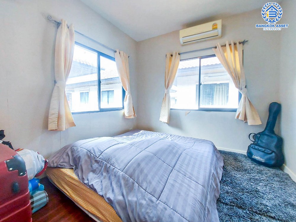 *****บ้านแฝดมือสอง โครงการ พร้อมพัฒน์ไพร์ม หทัยราษฎร์ เนื้อที่กว้าง 35 ตร.ว. ฟังก์ชัน 4 ห้องนอน 2 ห้องน้ำ 1 ที่จอดรถ ภายในสภาพดี ฟรี! แอร์ และเครื่องทำน้ำอุ่น โครงการบนทำเลดี เชื่อมต่อถนนปัญญาอินทรา ใกล้รถไฟฟ้าสายสีชมพู "สถานีรามอินทรา" ใกล้จุดขึ้นทางด่วน "จตุโชติ"