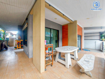 *****บ้านแฝดมือสอง โครงการ พร้อมพัฒน์ไพร์ม หทัยราษฎร์ เนื้อที่กว้าง 35 ตร.ว. ฟังก์ชัน 4 ห้องนอน 2 ห้องน้ำ 1 ที่จอดรถ ภายในสภาพดี ฟรี! แอร์ และเครื่องทำน้ำอุ่น โครงการบนทำเลดี เชื่อมต่อถนนปัญญาอินทรา ใกล้รถไฟฟ้าสายสีชมพู "สถานีรามอินทรา" ใกล้จุดขึ้นทางด่วน "จตุโชติ"