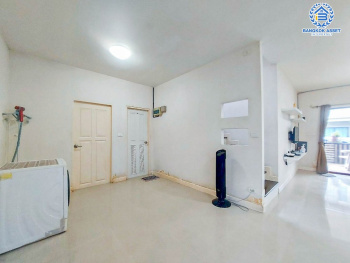 *****บ้านแฝดมือสอง โครงการ พร้อมพัฒน์ไพร์ม หทัยราษฎร์ เนื้อที่กว้าง 35 ตร.ว. ฟังก์ชัน 4 ห้องนอน 2 ห้องน้ำ 1 ที่จอดรถ ภายในสภาพดี ฟรี! แอร์ และเครื่องทำน้ำอุ่น โครงการบนทำเลดี เชื่อมต่อถนนปัญญาอินทรา ใกล้รถไฟฟ้าสายสีชมพู "สถานีรามอินทรา" ใกล้จุดขึ้นทางด่วน "จตุโชติ"