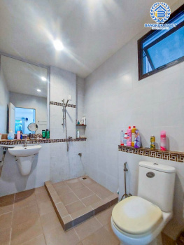 *****บ้านแฝดมือสอง โครงการ พร้อมพัฒน์ไพร์ม หทัยราษฎร์ เนื้อที่กว้าง 35 ตร.ว. ฟังก์ชัน 4 ห้องนอน 2 ห้องน้ำ 1 ที่จอดรถ ภายในสภาพดี ฟรี! แอร์ และเครื่องทำน้ำอุ่น โครงการบนทำเลดี เชื่อมต่อถนนปัญญาอินทรา ใกล้รถไฟฟ้าสายสีชมพู "สถานีรามอินทรา" ใกล้จุดขึ้นทางด่วน "จตุโชติ"