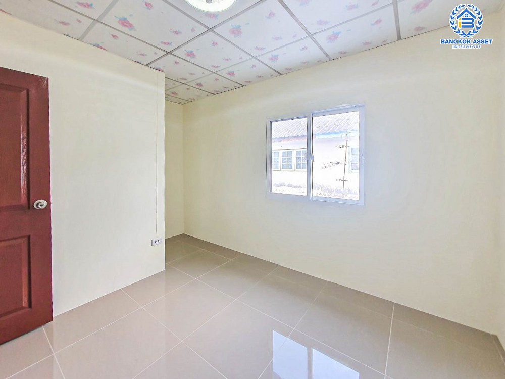 ทาวน์เฮ้าส์มือสอง โครงการ สุรางค์ แจ้งวัฒนะ เนื้อที่ 16.40 ตร.ว. ฟังก์ชัน 2 ห้องนอน 2 ห้องน้ำ 1 ที่จอดรถ ภายในสภาพดีเยี่ยม พร้อมเข้าอยู่ บนทำเลเดินทางสะดวกสบาย เชื่อมต่อถนนชัยพฤกษ์, ถนนติวานนท์-ปทุมธานี, ถนนแจ้งวัฒนะ ใกล้รถไฟฟ้าสายสีชมพู(สายอนาคต) จองเลย!...