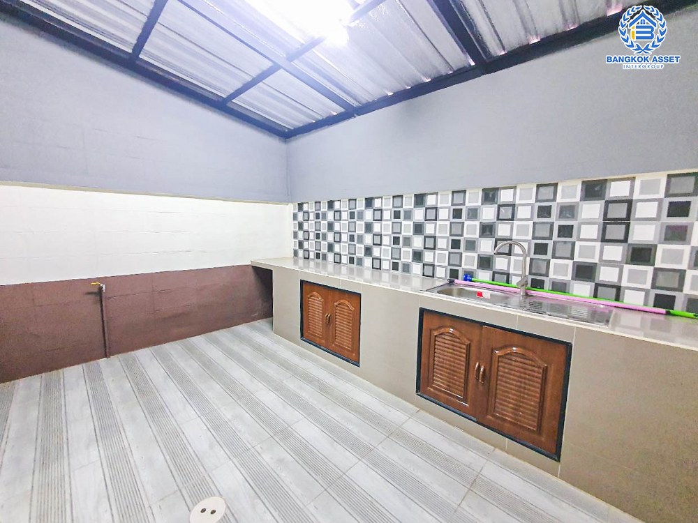 ทาวน์เฮ้าส์มือสอง โครงการ สุรางค์ แจ้งวัฒนะ เนื้อที่ 16.40 ตร.ว. ฟังก์ชัน 2 ห้องนอน 2 ห้องน้ำ 1 ที่จอดรถ ภายในสภาพดีเยี่ยม พร้อมเข้าอยู่ บนทำเลเดินทางสะดวกสบาย เชื่อมต่อถนนชัยพฤกษ์, ถนนติวานนท์-ปทุมธานี, ถนนแจ้งวัฒนะ ใกล้รถไฟฟ้าสายสีชมพู(สายอนาคต) จองเลย!...