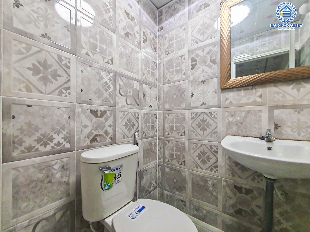 ทาวน์เฮ้าส์มือสอง โครงการ สุรางค์ แจ้งวัฒนะ เนื้อที่ 16.40 ตร.ว. ฟังก์ชัน 2 ห้องนอน 2 ห้องน้ำ 1 ที่จอดรถ ภายในสภาพดีเยี่ยม พร้อมเข้าอยู่ บนทำเลเดินทางสะดวกสบาย เชื่อมต่อถนนชัยพฤกษ์, ถนนติวานนท์-ปทุมธานี, ถนนแจ้งวัฒนะ ใกล้รถไฟฟ้าสายสีชมพู(สายอนาคต) จองเลย!...