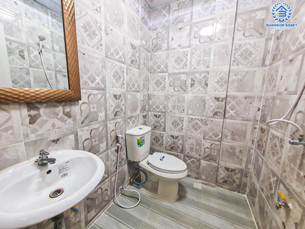 ทาวน์เฮ้าส์มือสอง โครงการ สุรางค์ แจ้งวัฒนะ เนื้อที่ 16.40 ตร.ว. ฟังก์ชัน 2 ห้องนอน 2 ห้องน้ำ 1 ที่จอดรถ ภายในสภาพดีเยี่ยม พร้อมเข้าอยู่ บนทำเลเดินทางสะดวกสบาย เชื่อมต่อถนนชัยพฤกษ์, ถนนติวานนท์-ปทุมธานี, ถนนแจ้งวัฒนะ ใกล้รถไฟฟ้าสายสีชมพู(สายอนาคต) จองเลย!...