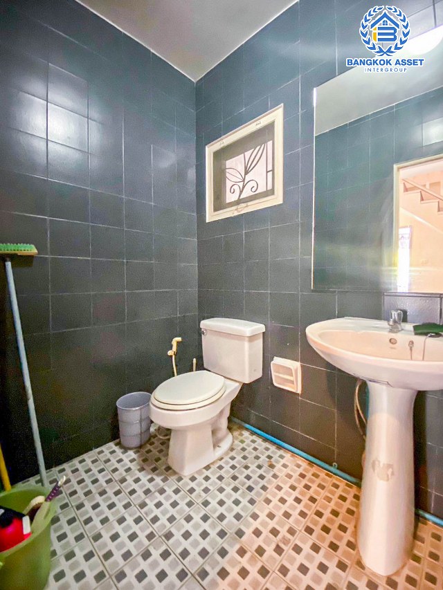 *****ทาวน์เฮ้าส์มือสองปทุมธานี หมู่บ้าน บ้านฟ้ารังสิต คลองสอง #หลังมุม เนื้อที่กว้างถึง 27 ตร.ว. ฟังก์ชัน 3 ห้องนอน 2 ห้องน้ำ 1 ที่จอดรถ บ้านสภาพดี บนทำเลเข้า-ออกเมืองสะดวกสุด เชื่อมต่อถนนรังสิต-นครนายก, ถนนพหลโยธิน, ถนนคลองสอง ใกล้ทางด่วน "อุตราภิมุข" สนใจติดต่อเลย!