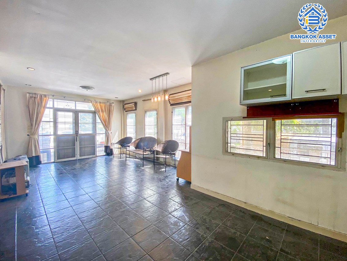 *****ทาวน์เฮ้าส์มือสองปทุมธานี หมู่บ้าน บ้านฟ้ารังสิต คลองสอง #หลังมุม เนื้อที่กว้างถึง 27 ตร.ว. ฟังก์ชัน 3 ห้องนอน 2 ห้องน้ำ 1 ที่จอดรถ บ้านสภาพดี บนทำเลเข้า-ออกเมืองสะดวกสุด เชื่อมต่อถนนรังสิต-นครนายก, ถนนพหลโยธิน, ถนนคลองสอง ใกล้ทางด่วน "อุตราภิมุข" สนใจติดต่อเลย!