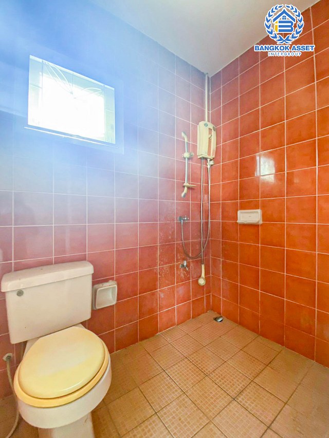 *****ทาวน์เฮ้าส์มือสองปทุมธานี หมู่บ้าน บ้านฟ้ารังสิต คลองสอง #หลังมุม เนื้อที่กว้างถึง 27 ตร.ว. ฟังก์ชัน 3 ห้องนอน 2 ห้องน้ำ 1 ที่จอดรถ บ้านสภาพดี บนทำเลเข้า-ออกเมืองสะดวกสุด เชื่อมต่อถนนรังสิต-นครนายก, ถนนพหลโยธิน, ถนนคลองสอง ใกล้ทางด่วน "อุตราภิมุข" สนใจติดต่อเลย!