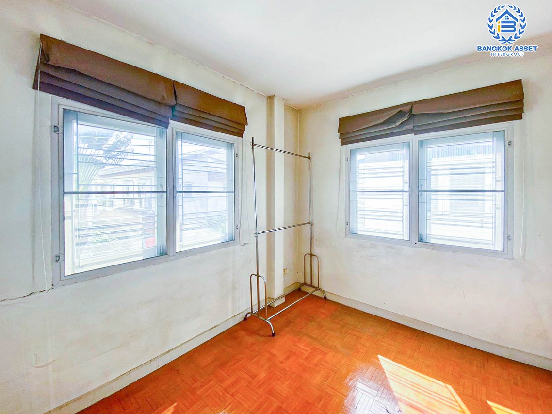 *****ทาวน์เฮ้าส์มือสองปทุมธานี หมู่บ้าน บ้านฟ้ารังสิต คลองสอง #หลังมุม เนื้อที่กว้างถึง 27 ตร.ว. ฟังก์ชัน 3 ห้องนอน 2 ห้องน้ำ 1 ที่จอดรถ บ้านสภาพดี บนทำเลเข้า-ออกเมืองสะดวกสุด เชื่อมต่อถนนรังสิต-นครนายก, ถนนพหลโยธิน, ถนนคลองสอง ใกล้ทางด่วน "อุตราภิมุข" สนใจติดต่อเลย!