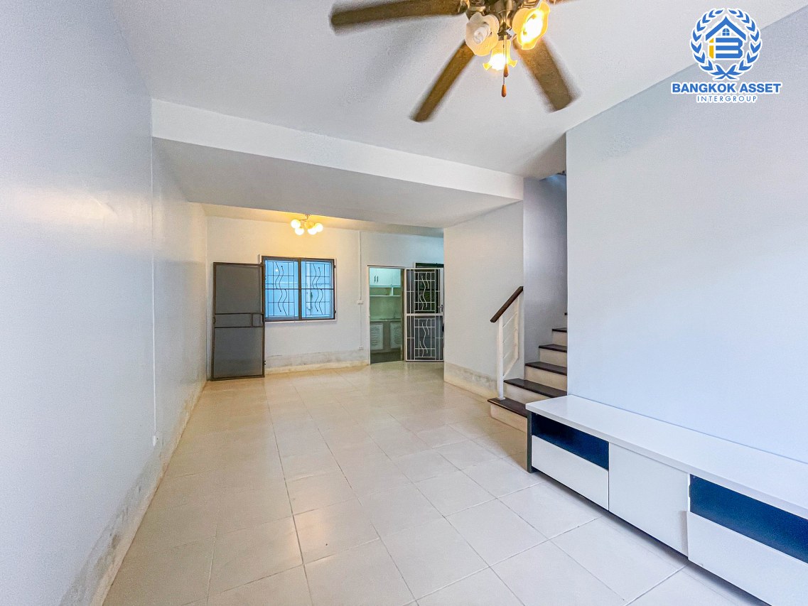 *****ทาวน์เฮ้าส์มือสองปทุมธานี โครงการพฤกษา50 บางเดื่อ เนื้อที่ 17.4 ตร.ว. ฟังก์ชัน 3 ห้องนอน 2 ห้องน้ำ 1 ที่จอดรถ บ้านสภาพดี พร้อมเข้าอยู่ บนทำเลดี เชื่อมต่อถนนสะพานนนทบุรี-บางบัวทอง, ถนน กรุงเทพ-ปทุมธานี ใกล้ทางด่วน "ศรีสมาน" ในราคาสุดคุ้ม!