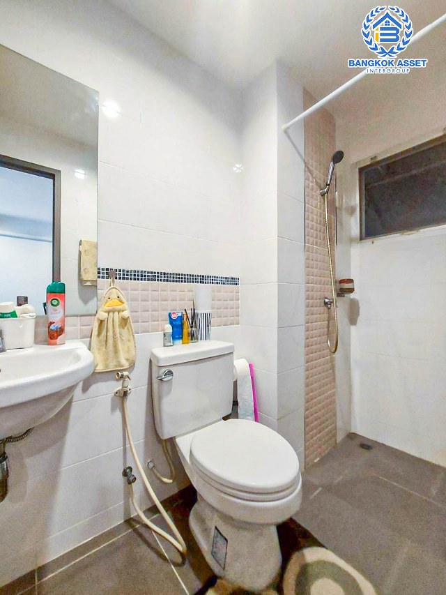 *****ทาวน์โฮมมือสองกรุงเทพมหานคร โครงการ สัมมากร อเวนิว รามอินทรา-วงแหวน เนื้อที่ 18.5 ตร.ว. ฟังก์ชัน 3 ห้องนอน 3 ห้องน้ำ 2 ที่จอดรถ บ้านสวย ฟรี! เครื่องทำน้ำอุ่น 2 เครื่อง บนทำเลติดถนนเลียบมอเตอร์เวย์ เชื่อมต่อถนนคู้บอน, ถนนรามอินทรา ใกล้คู่ขนานมอเตอร์เวย์ และจุดขึ้นทางด่วน "จตุโชติ"