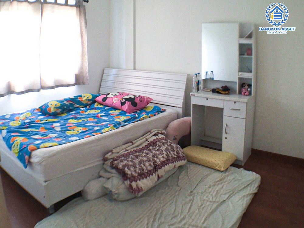 ทาวน์เฮ้าส์มือสอง โครงการ ทรัพย์วิสุทธิ์ พิบูลย์สงคราม เนื้อที่กว้าง 29 ตร.ว. ฟังก์ชัน 3 ห้องนอน 2 ห้องน้ำ 2 ที่จอดรถ ภายในตกแต่งแบบโมเดิร์น พร้อมเข้าอยู่ได้ทันที โครงการตั้งบนทำเลดี เชื่อมต่อถนนพิบูลย์สงคราม ถนนวงศ์สว่าง ถนนประชาราษฎร์ ใกล้รถไฟฟ้าสายสีม่วง "สถานีแยกติวานนท์"