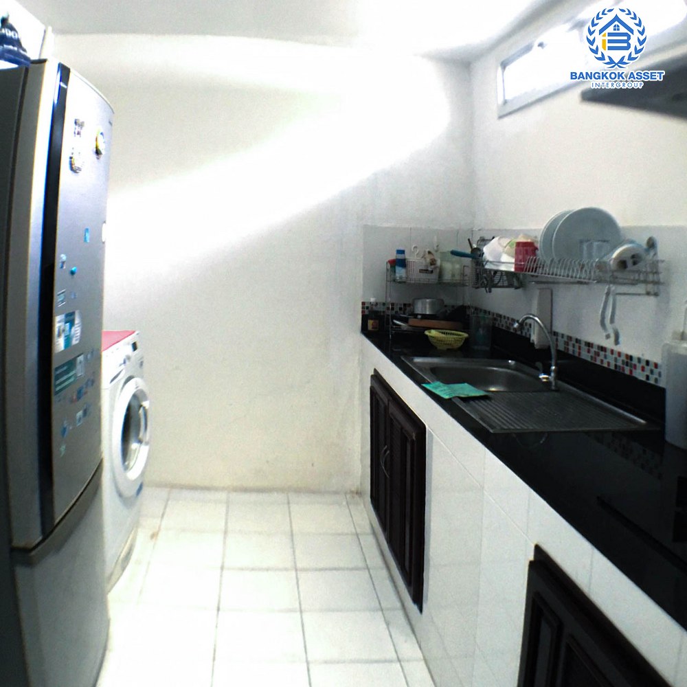 ทาวน์เฮ้าส์มือสอง โครงการ ทรัพย์วิสุทธิ์ พิบูลย์สงคราม เนื้อที่กว้าง 29 ตร.ว. ฟังก์ชัน 3 ห้องนอน 2 ห้องน้ำ 2 ที่จอดรถ ภายในตกแต่งแบบโมเดิร์น พร้อมเข้าอยู่ได้ทันที โครงการตั้งบนทำเลดี เชื่อมต่อถนนพิบูลย์สงคราม ถนนวงศ์สว่าง ถนนประชาราษฎร์ ใกล้รถไฟฟ้าสายสีม่วง "สถานีแยกติวานนท์"