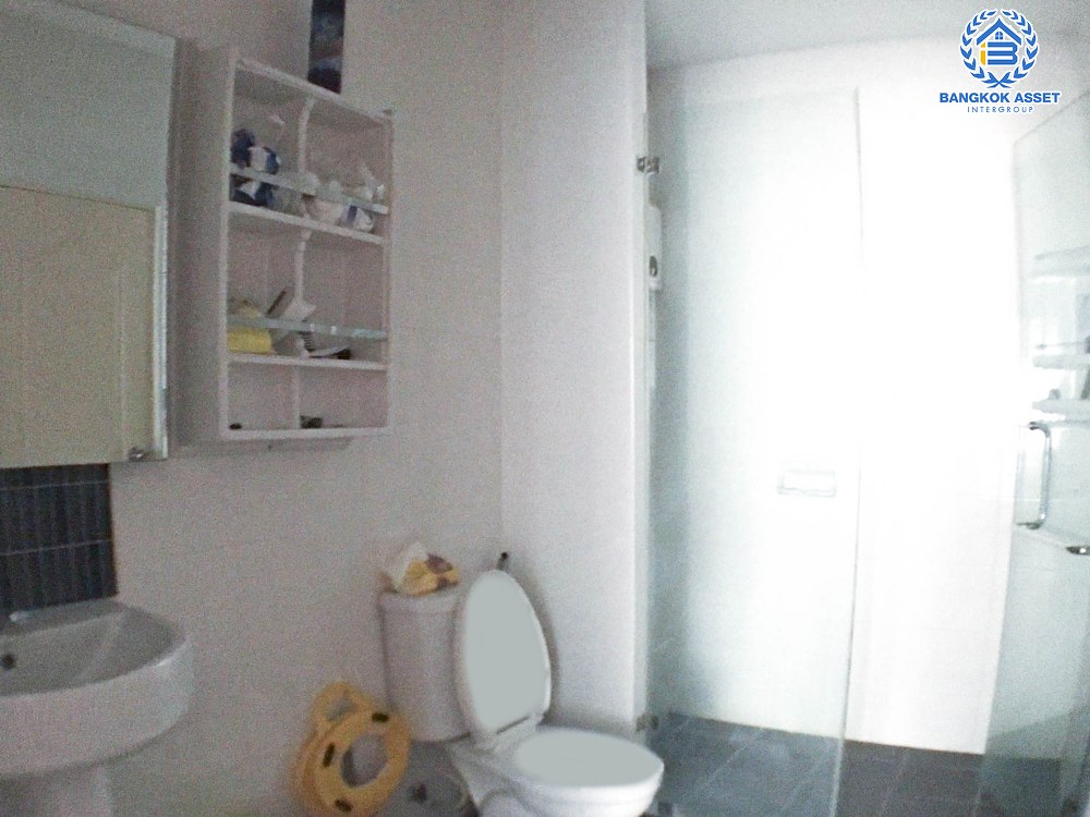 ทาวน์เฮ้าส์มือสอง โครงการ ทรัพย์วิสุทธิ์ พิบูลย์สงคราม เนื้อที่กว้าง 29 ตร.ว. ฟังก์ชัน 3 ห้องนอน 2 ห้องน้ำ 2 ที่จอดรถ ภายในตกแต่งแบบโมเดิร์น พร้อมเข้าอยู่ได้ทันที โครงการตั้งบนทำเลดี เชื่อมต่อถนนพิบูลย์สงคราม ถนนวงศ์สว่าง ถนนประชาราษฎร์ ใกล้รถไฟฟ้าสายสีม่วง "สถานีแยกติวานนท์"