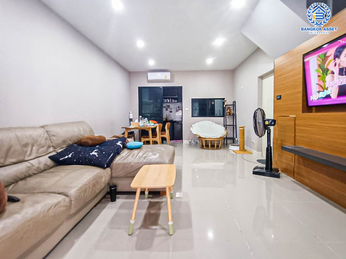 *****ทาวน์โฮมมือสองนนทบุรี  โครงการ บ้านกลางเมือง ราชพฤกษ์-พระราม5 เนื้อที่ 17 ตร.ว. ฟังก์ชัน 3 ห้องนอน 3 ห้องน้ำ 2 ที่จอดรถ บ้านสวย แถมฟรี! 4 เครื่องปรับอากาศ, 1 เครื่องทำน้ำอุ่น บนทำเลเดินทางสะดวก ใกล้รถไฟฟ้าสายสีม่วง "สถานีแยกติวานนท์" และทางด่วน "ศรีรัช" ห้ามพลาด!