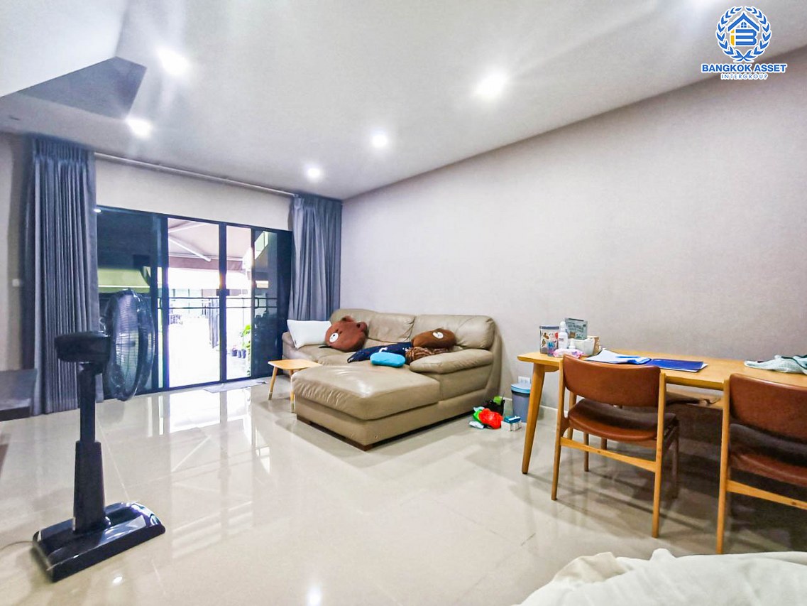 *****ทาวน์โฮมมือสองนนทบุรี  โครงการ บ้านกลางเมือง ราชพฤกษ์-พระราม5 เนื้อที่ 17 ตร.ว. ฟังก์ชัน 3 ห้องนอน 3 ห้องน้ำ 2 ที่จอดรถ บ้านสวย แถมฟรี! 4 เครื่องปรับอากาศ, 1 เครื่องทำน้ำอุ่น บนทำเลเดินทางสะดวก ใกล้รถไฟฟ้าสายสีม่วง "สถานีแยกติวานนท์" และทางด่วน "ศรีรัช" ห้ามพลาด!