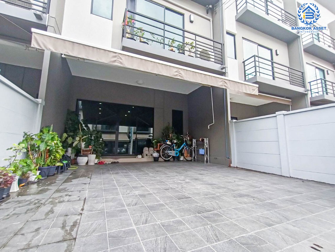 *****ทาวน์โฮมมือสองนนทบุรี  โครงการ บ้านกลางเมือง ราชพฤกษ์-พระราม5 เนื้อที่ 17 ตร.ว. ฟังก์ชัน 3 ห้องนอน 3 ห้องน้ำ 2 ที่จอดรถ บ้านสวย แถมฟรี! 4 เครื่องปรับอากาศ, 1 เครื่องทำน้ำอุ่น บนทำเลเดินทางสะดวก ใกล้รถไฟฟ้าสายสีม่วง "สถานีแยกติวานนท์" และทางด่วน "ศรีรัช" ห้ามพลาด!