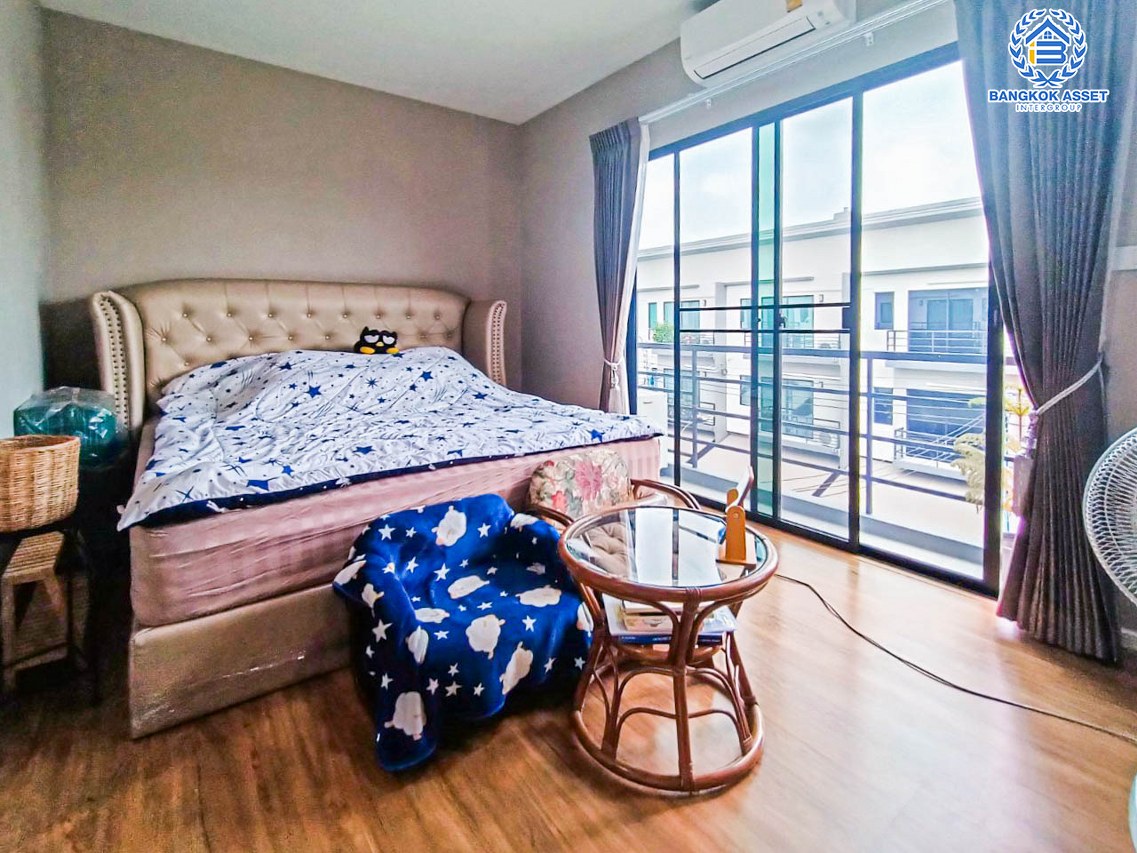 *****ทาวน์โฮมมือสองนนทบุรี  โครงการ บ้านกลางเมือง ราชพฤกษ์-พระราม5 เนื้อที่ 17 ตร.ว. ฟังก์ชัน 3 ห้องนอน 3 ห้องน้ำ 2 ที่จอดรถ บ้านสวย แถมฟรี! 4 เครื่องปรับอากาศ, 1 เครื่องทำน้ำอุ่น บนทำเลเดินทางสะดวก ใกล้รถไฟฟ้าสายสีม่วง "สถานีแยกติวานนท์" และทางด่วน "ศรีรัช" ห้ามพลาด!