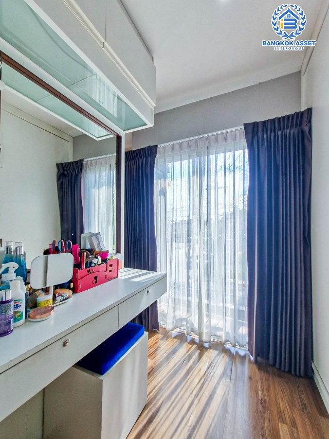 *****ทาวน์เฮ้าส์มือสองนนทบุรี โครงการ วิลเลตไลท์ รัตนาธิเบศร์-ราชพฤกษ์ เนื้อที่กว้างเกือบ 21 ตร.ว. ฟังก์ชัน 3 ห้องนอน 2 ห้องน้ำ 2 ที่จอดรถ แถมฟรี! 4 เครื่องปรับอากาศ 1 เครื่องทำน้ำอุุ่น บนทำเลแห่งการเดินทาง เชื่อมต่อถนนราชพฤกษ์, ถนนชัยพฤกษ์, ถนนรัตนาธิเบศร์  ใกล้จุดขึ้นทางด่วน "ศรีรัช"