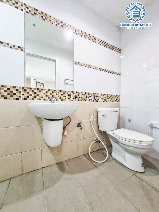 *****ทาวน์เฮ้าส์มือสองนนทบุรี โครงการ วิลเลตไลท์ รัตนาธิเบศร์-ราชพฤกษ์ เนื้อที่กว้างเกือบ 21 ตร.ว. ฟังก์ชัน 3 ห้องนอน 2 ห้องน้ำ 2 ที่จอดรถ แถมฟรี! 4 เครื่องปรับอากาศ 1 เครื่องทำน้ำอุุ่น บนทำเลแห่งการเดินทาง เชื่อมต่อถนนราชพฤกษ์, ถนนชัยพฤกษ์, ถนนรัตนาธิเบศร์  ใกล้จุดขึ้นทางด่วน "ศรีรัช"