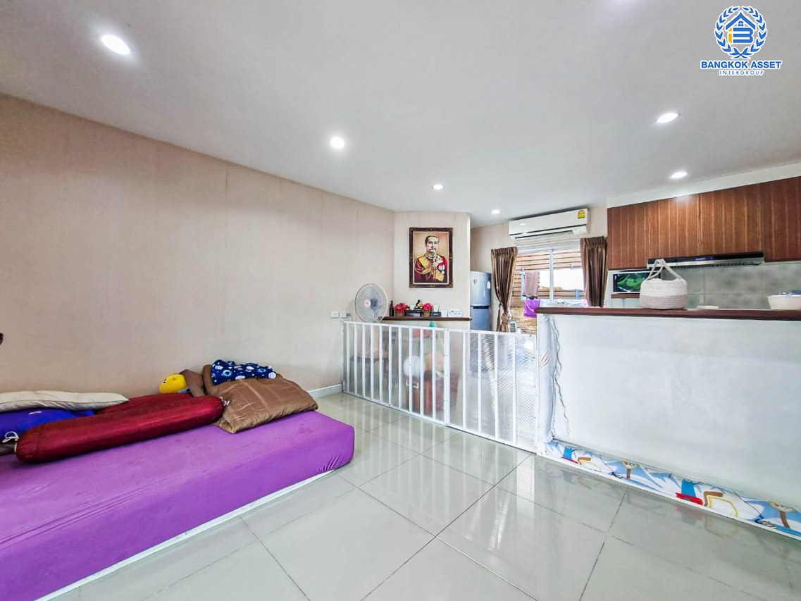 *****ทาวน์เฮ้าส์มือสองนนทบุรี โครงการ วิลเลตไลท์ รัตนาธิเบศร์-ราชพฤกษ์ เนื้อที่กว้างเกือบ 21 ตร.ว. ฟังก์ชัน 3 ห้องนอน 2 ห้องน้ำ 2 ที่จอดรถ แถมฟรี! 4 เครื่องปรับอากาศ 1 เครื่องทำน้ำอุุ่น บนทำเลแห่งการเดินทาง เชื่อมต่อถนนราชพฤกษ์, ถนนชัยพฤกษ์, ถนนรัตนาธิเบศร์  ใกล้จุดขึ้นทางด่วน "ศรีรัช"