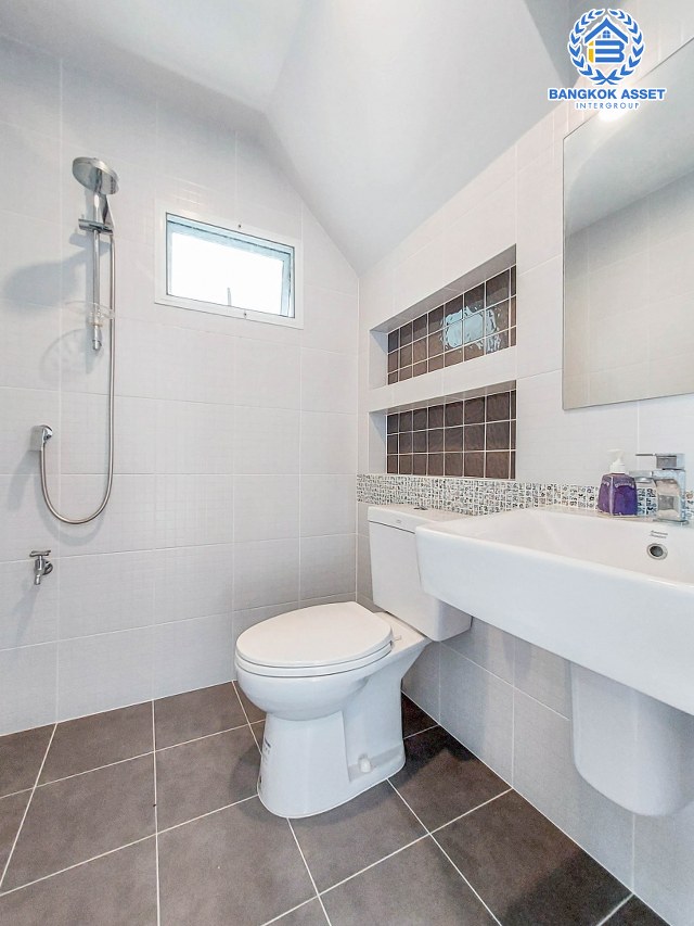 บ้านเดี่ยวมือสองนนทบุรี โครงการ คณาสิริ ปิ่นเกล้า-กาญจนาภิเษก คุณภาพระดับ แสนสิริ เนื้อที่ 50 ตร.ว. ฟังก์ชัน 3 ห้องนอน 2 ห้องน้ำ 2 ที่จอดรถ บ้านสภาพสวย แถมฟรี! 4 เครื่องปรับอากาศ บนทำเลแห่งการเดินทาง เชื่อมต่อ ถนนกาญจนาภิเษก, ถนนรัตนาธิเบศร์ ใกล้จุดขึ้นทางด่วน "ศรีรัช"