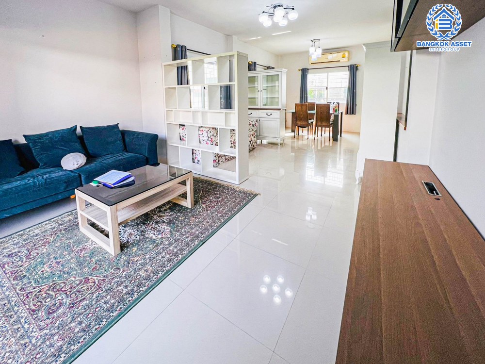 บ้านเดี่ยวมือสอง โครงการ กาญจนาลักษณ์ เทพศิรินทร์ เนื้อที่ 54.70 ตร.ว. ฟังก์ชัน 3 ห้องนอน 3 ห้องน้ำ 2 ที่จอดรถ ภายในสภาพดี แถมฟรี! เฟอร์นิเจอร์ทั้งหมดภายในบ้าน บนทำเลดี เชื่อมต่อถนนปิ่นเกล้า-นครชัยศรี ถนนนครอินทร์ ถนนกาญจนาภิเษก จองเลย!