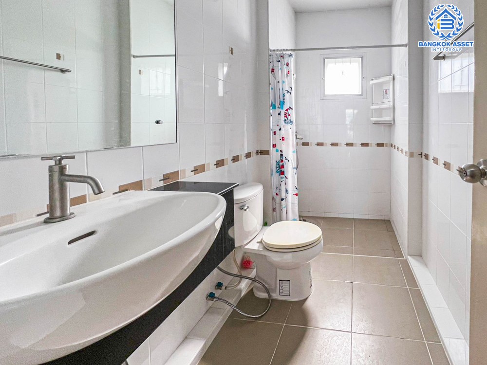 บ้านเดี่ยวมือสอง โครงการ กาญจนาลักษณ์ เทพศิรินทร์ เนื้อที่ 54.70 ตร.ว. ฟังก์ชัน 3 ห้องนอน 3 ห้องน้ำ 2 ที่จอดรถ ภายในสภาพดี แถมฟรี! เฟอร์นิเจอร์ทั้งหมดภายในบ้าน บนทำเลดี เชื่อมต่อถนนปิ่นเกล้า-นครชัยศรี ถนนนครอินทร์ ถนนกาญจนาภิเษก จองเลย!