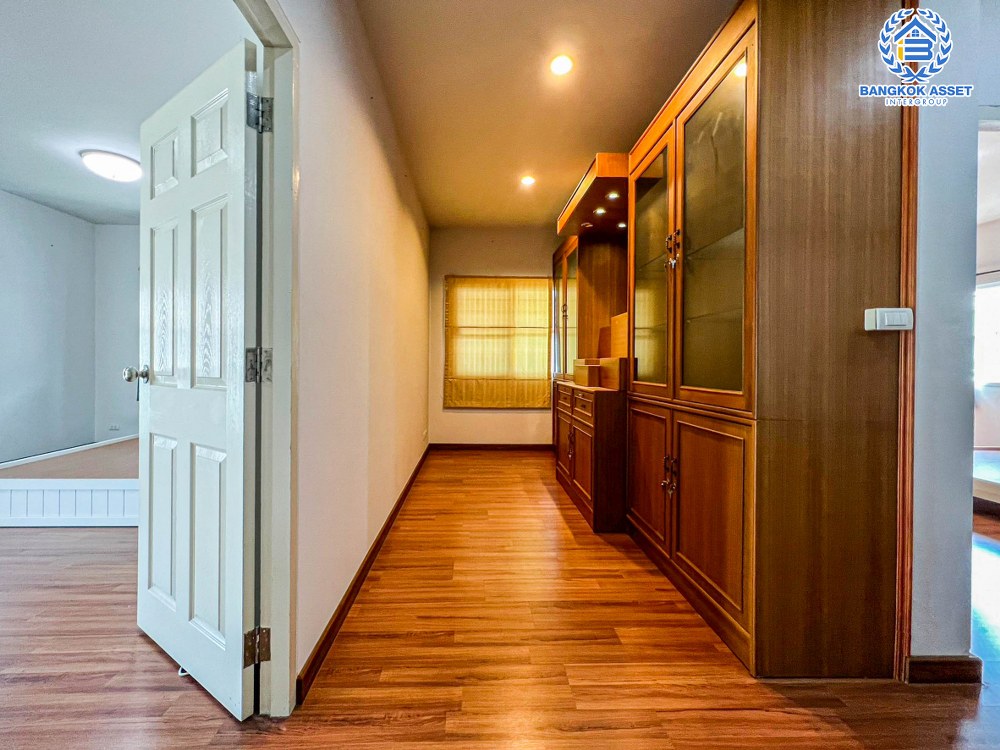 บ้านเดี่ยวมือสอง โครงการ กาญจนาลักษณ์ เทพศิรินทร์ เนื้อที่ 54.70 ตร.ว. ฟังก์ชัน 3 ห้องนอน 3 ห้องน้ำ 2 ที่จอดรถ ภายในสภาพดี แถมฟรี! เฟอร์นิเจอร์ทั้งหมดภายในบ้าน บนทำเลดี เชื่อมต่อถนนปิ่นเกล้า-นครชัยศรี ถนนนครอินทร์ ถนนกาญจนาภิเษก จองเลย!