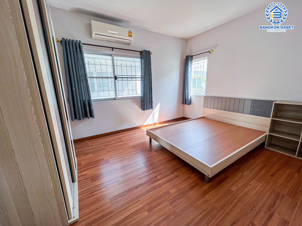 บ้านเดี่ยวมือสอง โครงการ กาญจนาลักษณ์ เทพศิรินทร์ เนื้อที่ 54.70 ตร.ว. ฟังก์ชัน 3 ห้องนอน 3 ห้องน้ำ 2 ที่จอดรถ ภายในสภาพดี แถมฟรี! เฟอร์นิเจอร์ทั้งหมดภายในบ้าน บนทำเลดี เชื่อมต่อถนนปิ่นเกล้า-นครชัยศรี ถนนนครอินทร์ ถนนกาญจนาภิเษก จองเลย!