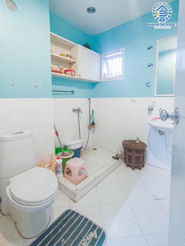 *****บ้านเดี่ยวมือสองนนทบุรี โครงการ ชวนชื่น แคราย เนื้อที่กว้างถึง 61.1 ตร.ว. ฟังก์ชัน 5 ห้องนอน 4 ห้องน้ำ 2 ที่จอดรถ บ้านสภาพดี บนทำเลใจกลางเมืองนนทบุรี เดินทางสะดวก เพียง 5 นาทีก็ถึงรถไฟฟ้าสายสีม่วง "สถานีแยกนนทบุรี1" และใกล้ทางด่วน "งามวงศ์วาน" ห้ามพลาด!