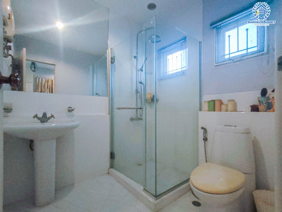 *****บ้านเดี่ยวมือสองนนทบุรี โครงการ ชวนชื่น แคราย เนื้อที่กว้างถึง 61.1 ตร.ว. ฟังก์ชัน 5 ห้องนอน 4 ห้องน้ำ 2 ที่จอดรถ บ้านสภาพดี บนทำเลใจกลางเมืองนนทบุรี เดินทางสะดวก เพียง 5 นาทีก็ถึงรถไฟฟ้าสายสีม่วง "สถานีแยกนนทบุรี1" และใกล้ทางด่วน "งามวงศ์วาน" ห้ามพลาด!