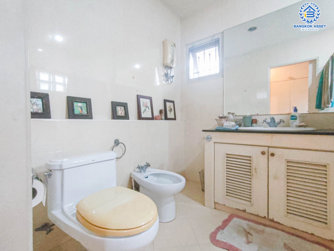 *****บ้านเดี่ยวมือสองนนทบุรี โครงการ ชวนชื่น แคราย เนื้อที่กว้างถึง 61.1 ตร.ว. ฟังก์ชัน 5 ห้องนอน 4 ห้องน้ำ 2 ที่จอดรถ บ้านสภาพดี บนทำเลใจกลางเมืองนนทบุรี เดินทางสะดวก เพียง 5 นาทีก็ถึงรถไฟฟ้าสายสีม่วง "สถานีแยกนนทบุรี1" และใกล้ทางด่วน "งามวงศ์วาน" ห้ามพลาด!