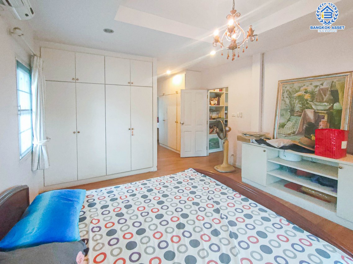 *****บ้านเดี่ยวมือสองนนทบุรี โครงการ ชวนชื่น แคราย เนื้อที่กว้างถึง 61.1 ตร.ว. ฟังก์ชัน 5 ห้องนอน 4 ห้องน้ำ 2 ที่จอดรถ บ้านสภาพดี บนทำเลใจกลางเมืองนนทบุรี เดินทางสะดวก เพียง 5 นาทีก็ถึงรถไฟฟ้าสายสีม่วง "สถานีแยกนนทบุรี1" และใกล้ทางด่วน "งามวงศ์วาน" ห้ามพลาด!