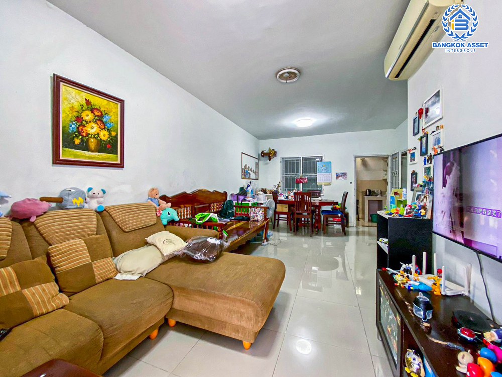 ทาวน์เฮ้าส์มือสอง โครงการ พฤกษาวิลล์22 พระราม5-2 เนื้อที่กว้าง 17.40 ตร.ว. ฟังก์ชัน 3 ห้องนอน 2 ห้องน้ำ 1 ที่จอดรถ สภาพภายในสวย พร้อมเข้าอยู่ได้ทันที ฟรีแอร์!  ตั้งบนทำเลดี เชื่อมต่อถนนบางกรวย-ไทรน้อย ถนนนครอินทร์ ถนนราชพฤกษ์ ใกล้รถไฟฟ้าสายสีม่วง "สถานีแยกติวานนท์" และจุดขึ้นทางด่วน "พระราม7" จองเลย!