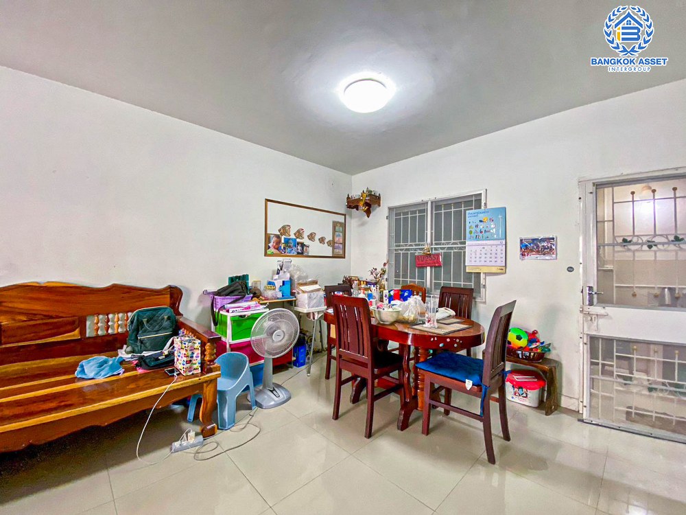 ทาวน์เฮ้าส์มือสอง โครงการ พฤกษาวิลล์22 พระราม5-2 เนื้อที่กว้าง 17.40 ตร.ว. ฟังก์ชัน 3 ห้องนอน 2 ห้องน้ำ 1 ที่จอดรถ สภาพภายในสวย พร้อมเข้าอยู่ได้ทันที ฟรีแอร์!  ตั้งบนทำเลดี เชื่อมต่อถนนบางกรวย-ไทรน้อย ถนนนครอินทร์ ถนนราชพฤกษ์ ใกล้รถไฟฟ้าสายสีม่วง "สถานีแยกติวานนท์" และจุดขึ้นทางด่วน "พระราม7" จองเลย!