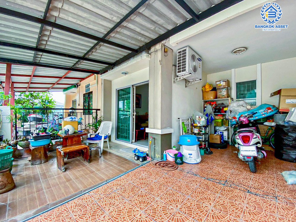 ทาวน์เฮ้าส์มือสอง โครงการ พฤกษาวิลล์22 พระราม5-2 เนื้อที่กว้าง 17.40 ตร.ว. ฟังก์ชัน 3 ห้องนอน 2 ห้องน้ำ 1 ที่จอดรถ สภาพภายในสวย พร้อมเข้าอยู่ได้ทันที ฟรีแอร์!  ตั้งบนทำเลดี เชื่อมต่อถนนบางกรวย-ไทรน้อย ถนนนครอินทร์ ถนนราชพฤกษ์ ใกล้รถไฟฟ้าสายสีม่วง "สถานีแยกติวานนท์" และจุดขึ้นทางด่วน "พระราม7" จองเลย!