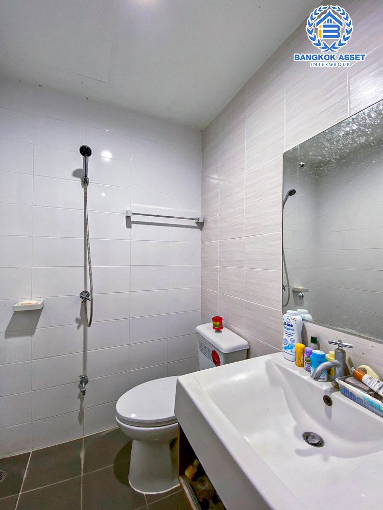 ทาวน์เฮ้าส์มือสอง โครงการ พฤกษาวิลล์22 พระราม5-2 เนื้อที่กว้าง 17.40 ตร.ว. ฟังก์ชัน 3 ห้องนอน 2 ห้องน้ำ 1 ที่จอดรถ สภาพภายในสวย พร้อมเข้าอยู่ได้ทันที ฟรีแอร์!  ตั้งบนทำเลดี เชื่อมต่อถนนบางกรวย-ไทรน้อย ถนนนครอินทร์ ถนนราชพฤกษ์ ใกล้รถไฟฟ้าสายสีม่วง "สถานีแยกติวานนท์" และจุดขึ้นทางด่วน "พระราม7" จองเลย!